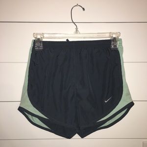 Nike women’s tempo shorts